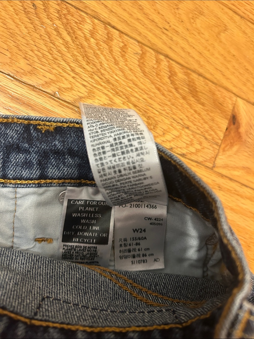 Levi’s 501 Dark Wash Distressed Denim shorts - Picture 5 of 5
